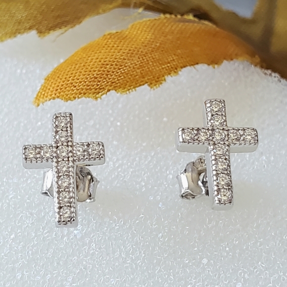 E19 NEW 925 Petite CZ Stud Earrings - Picture 1 of 7